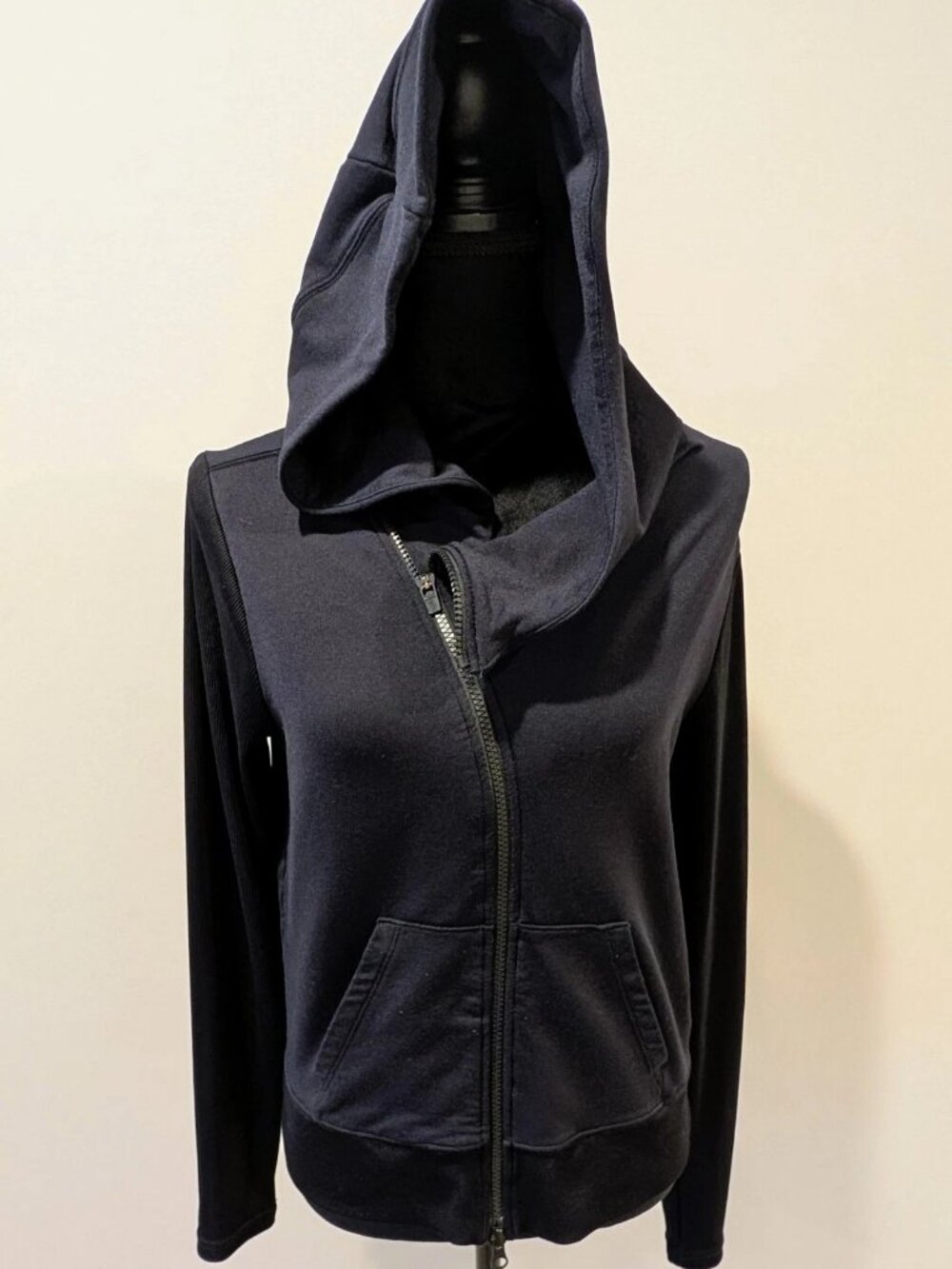 Athleta Black Full Zip Hoodie Jacket Women's Size Medium Ribbed Pockets EUC